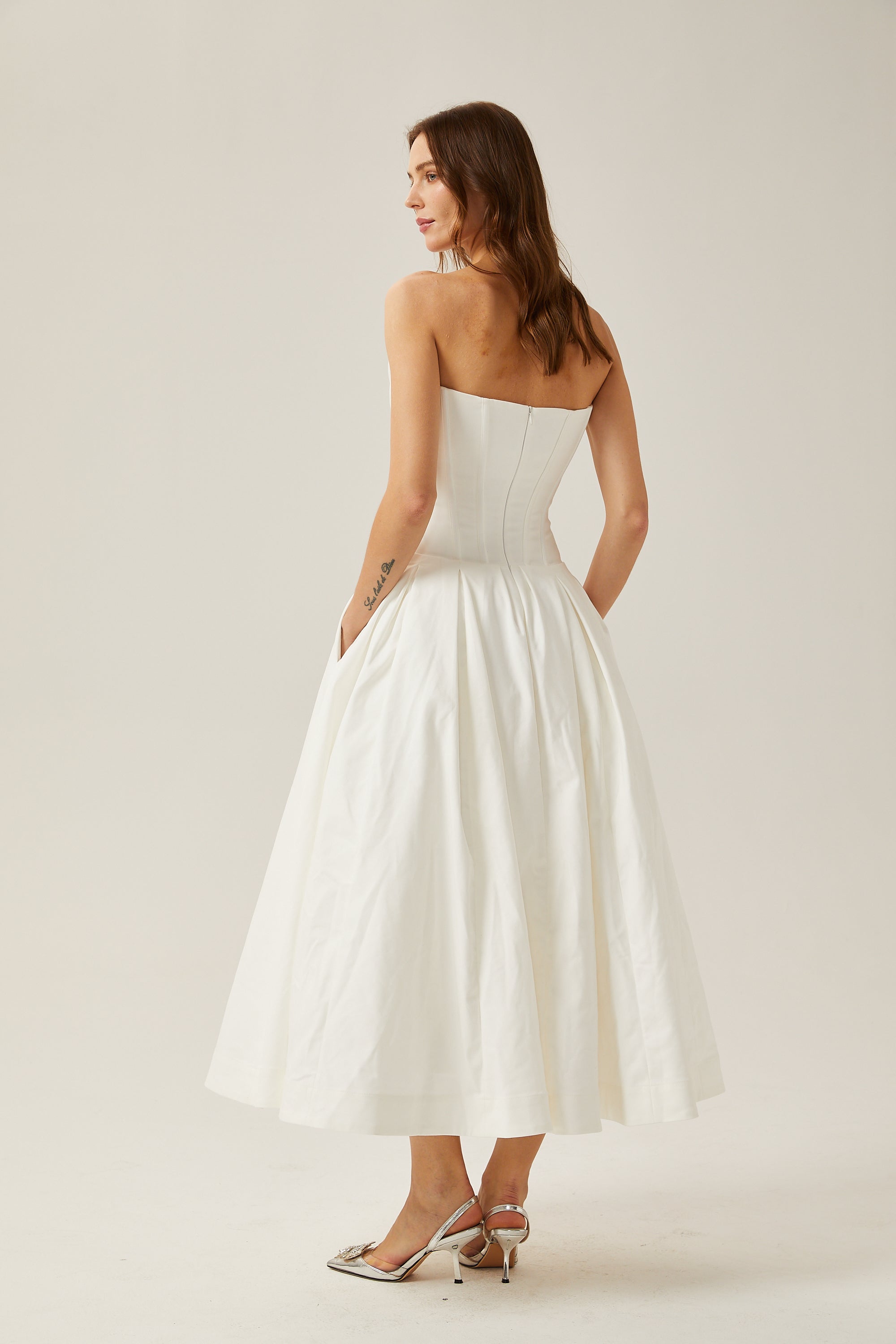 Avellia Katherine Ivory Elegance Midi Dress