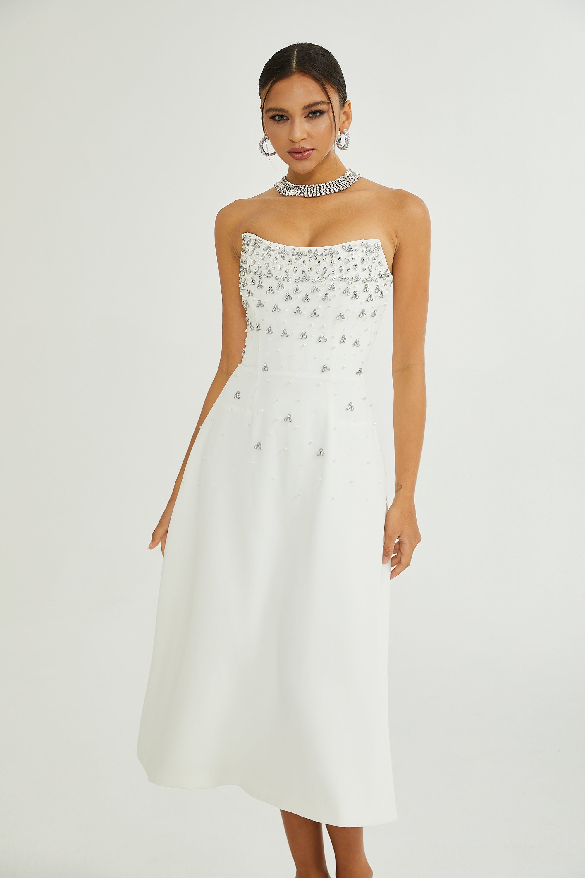Avellia Bianca Embellished Midi Dress