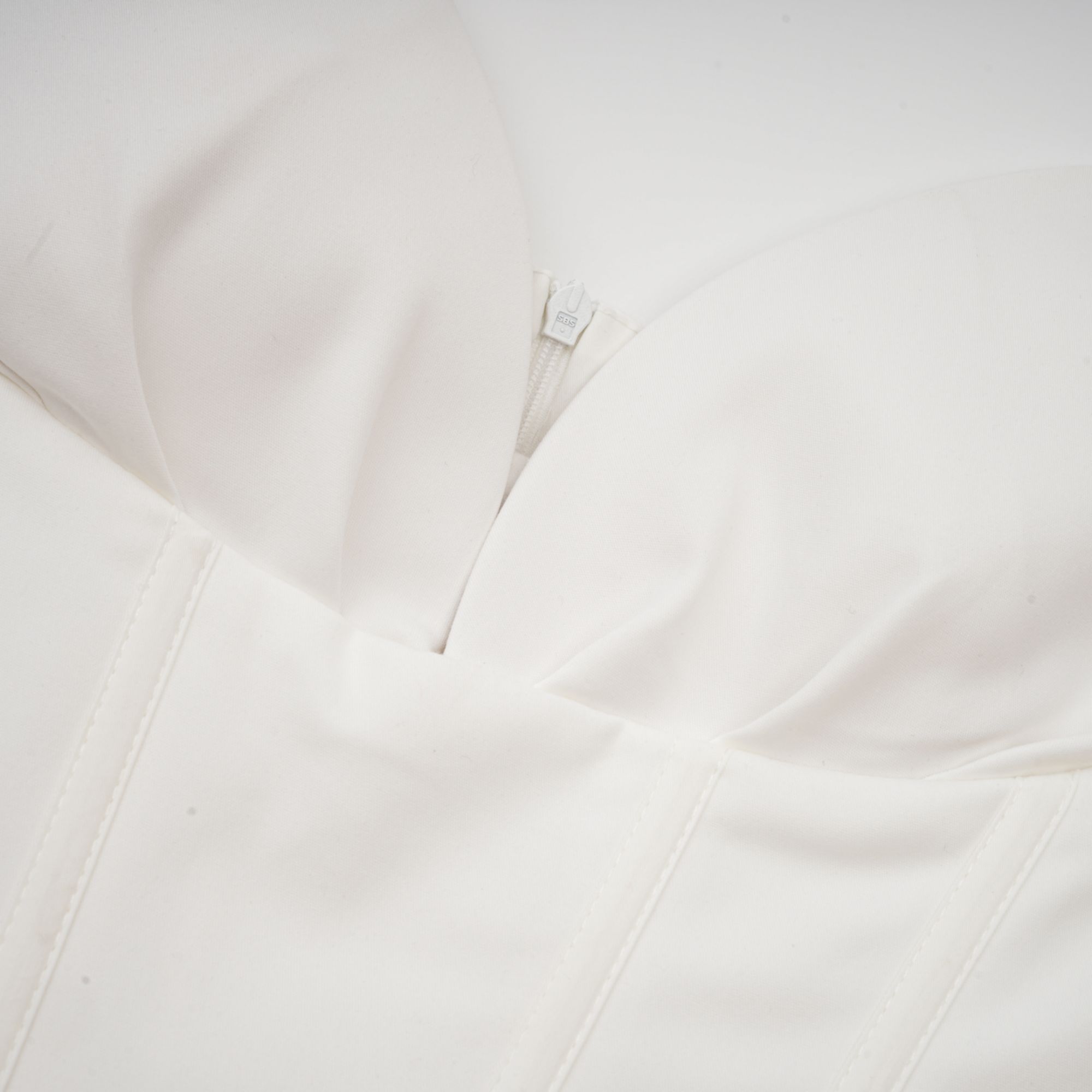 Avellia Katherine Ivory Elegance Midi Dress