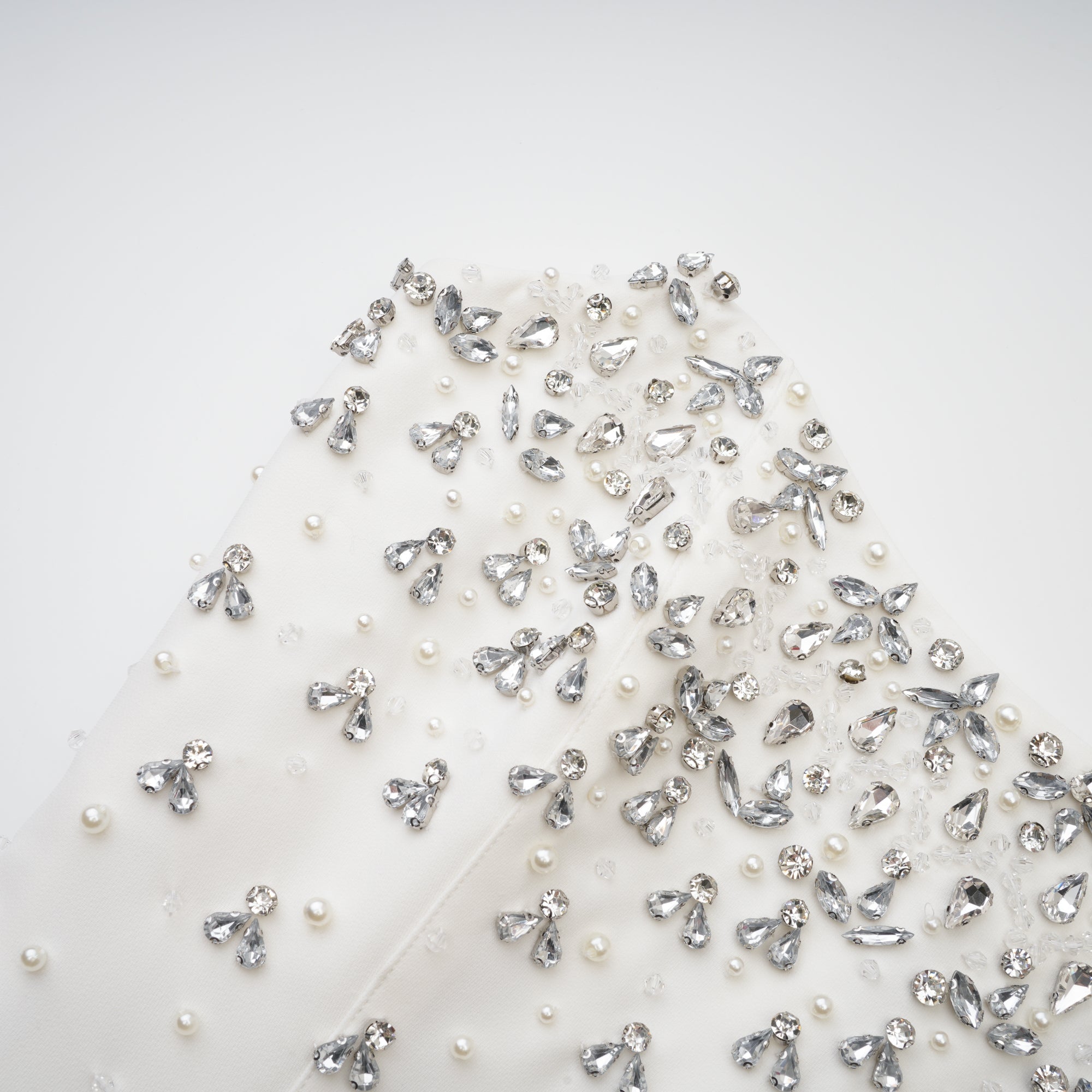 Avellia Bianca Embellished Midi Dress