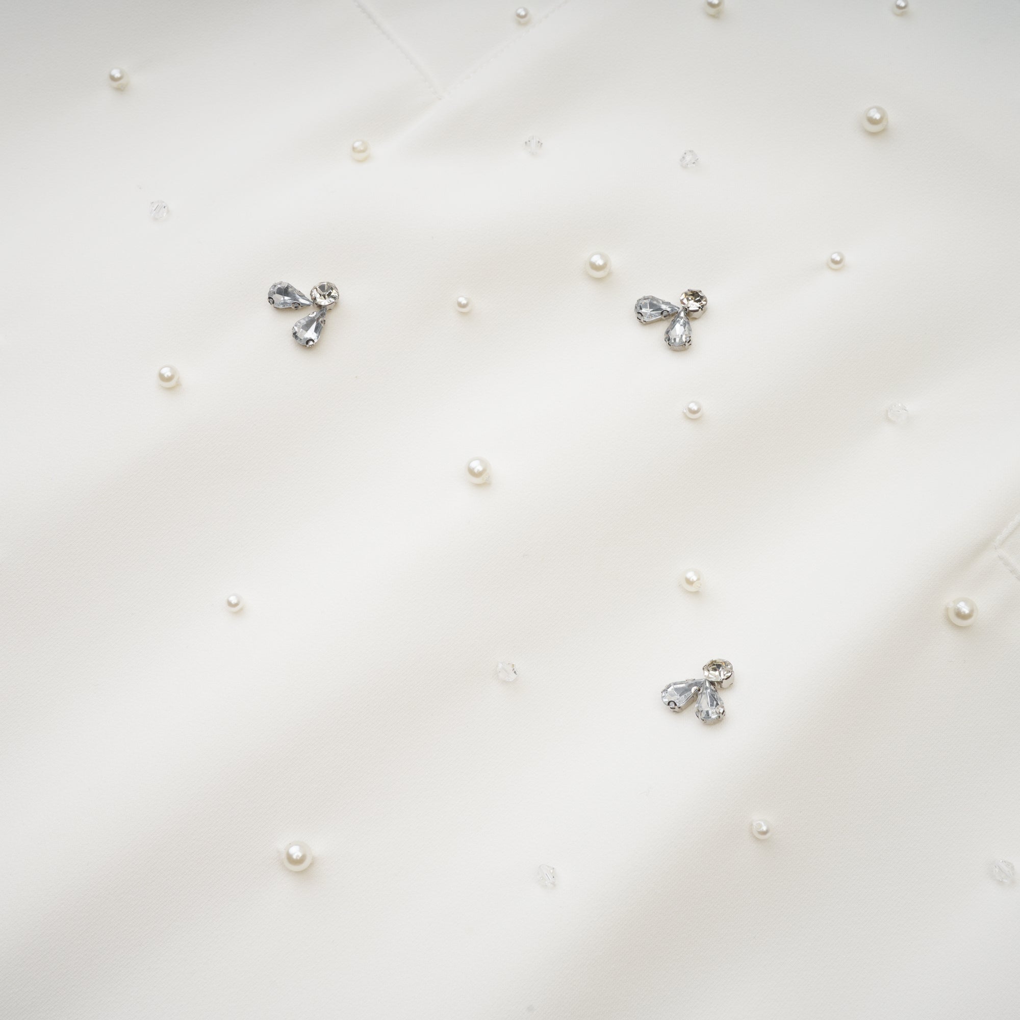 Avellia Bianca Embellished Midi Dress